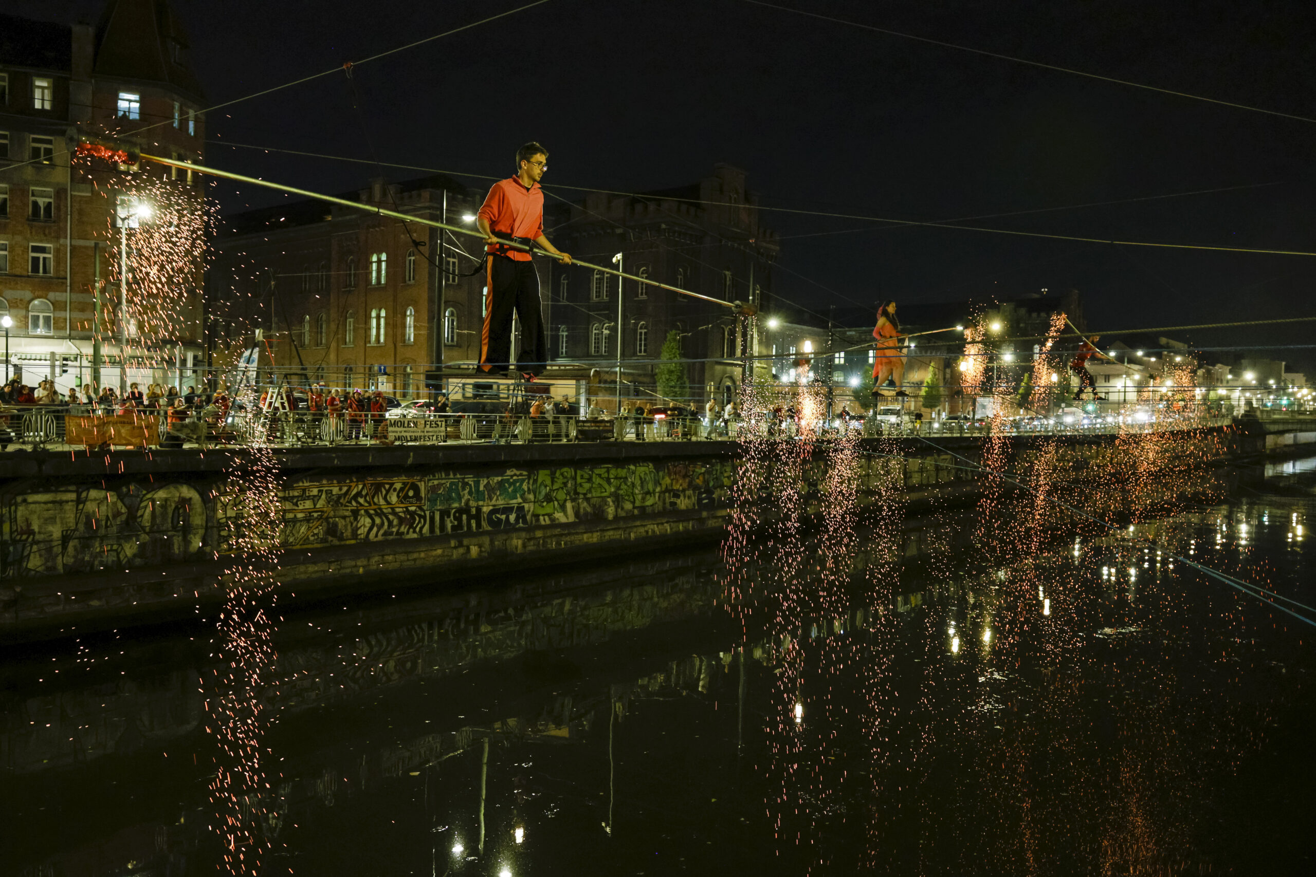 La Balade Nocturne Funambule du Centre Européen de Funambulisme - Bruxelles, samedi 24 septembre 2024.  Photo Aude Vanlathem